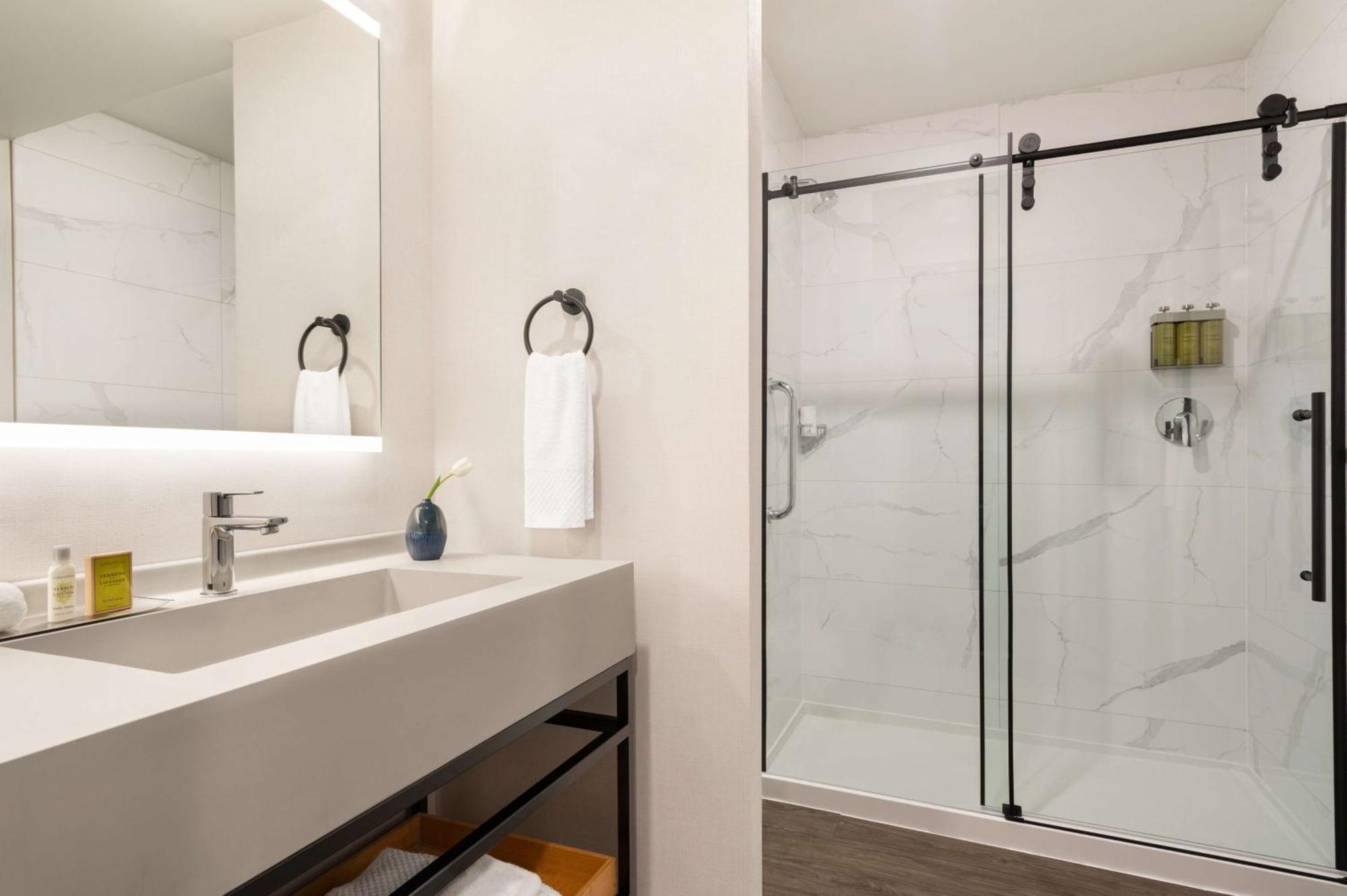 Doubletree By Hilton San Francisco South Airport Blvd Hotel South San Francisco